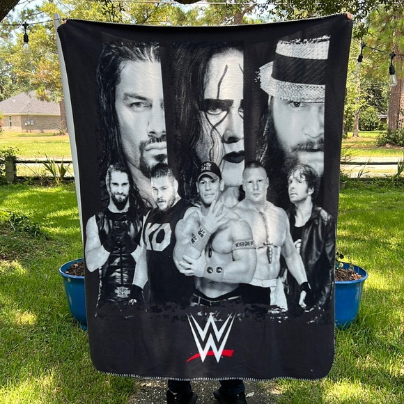 WWE All Stars Fleece Throw 50x60  WE0621 Silver Buffalo Blanket - Picture 2 of 8